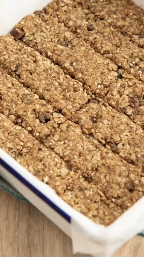 Muesli cookie baking mix made as muesli bars